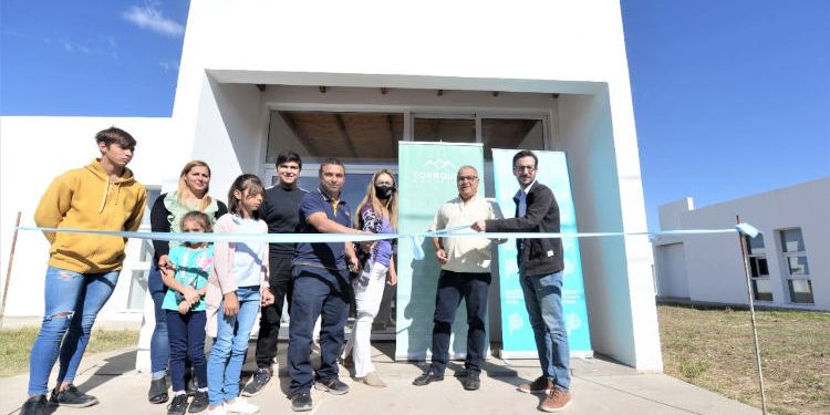 entrega de viviendas en Tornquist