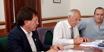 Chalde firma convenio por viviendas en Dorrego